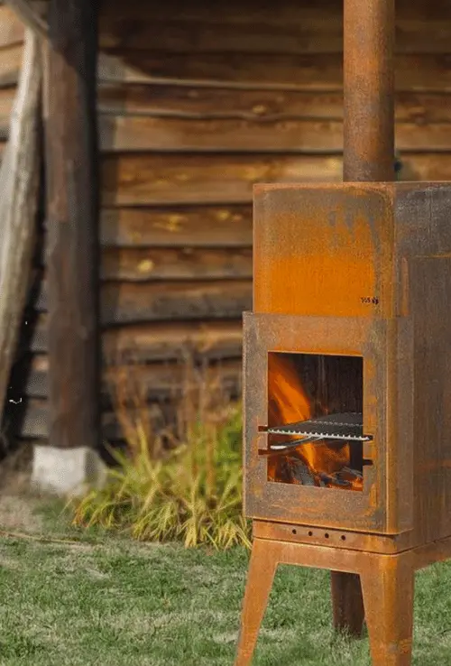 grillkamin aus cortenstahl bakkus im garten